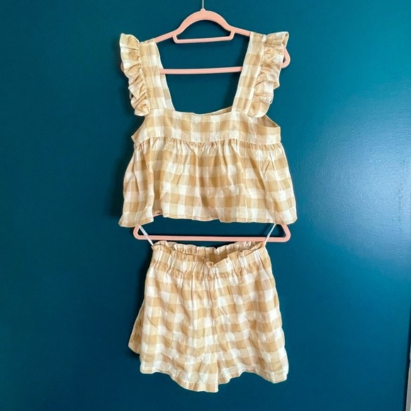 TWO PIECE PICNIC VIBES SHORT SET :) - Picture 2 of 3